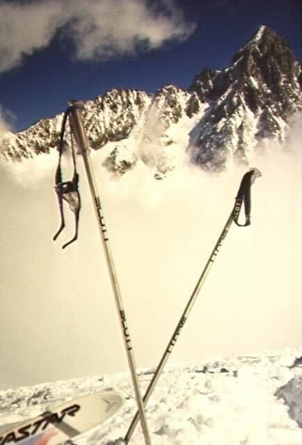 Grand Montet påsken 1997. Väntar på att dimman . Foto: Linus Gabrielsson. Åkare: Linus Gabrielsson.