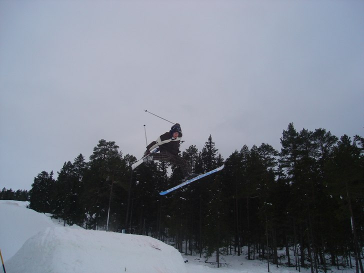 Robin drar en uglygrab. Foto: Markus krantz. Åkare: Robin krantz (Goliat).