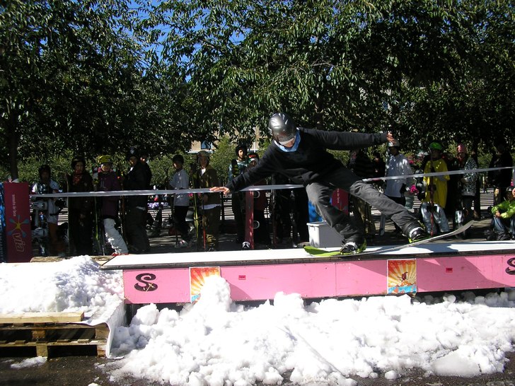 Nån sätter en snygg tailpress.. Foto: Dan asplund. Åkare: Nån pro..