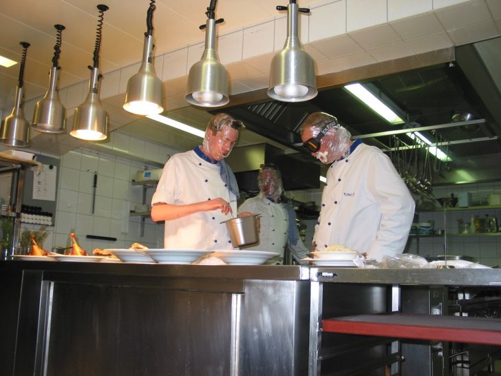 Vad gör man inte när fläktarna har gått sönde. Foto: Aussi Matt. Åkare: Anders, Magnus, Victor.
