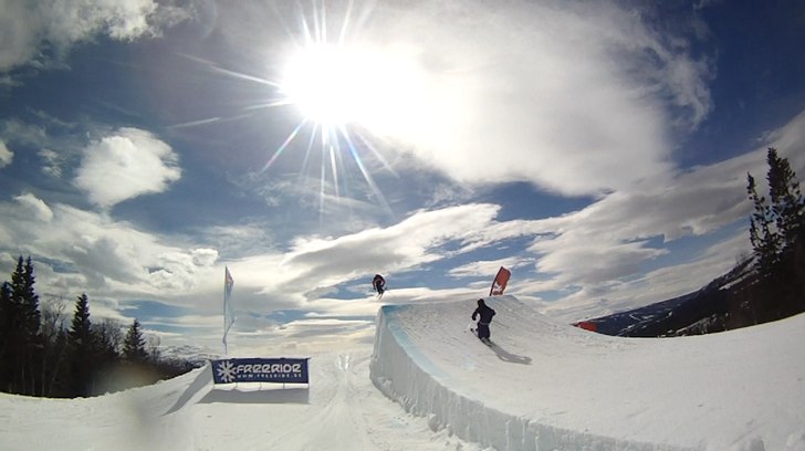 Svarta linen i Åre.. Foto: Alvin Lindblom. Åkare: Axel Risshall, Viktor Östling.