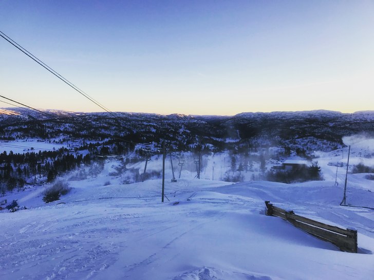 Til helgen åpner vi flere trekk og nedfarter!
Vi .