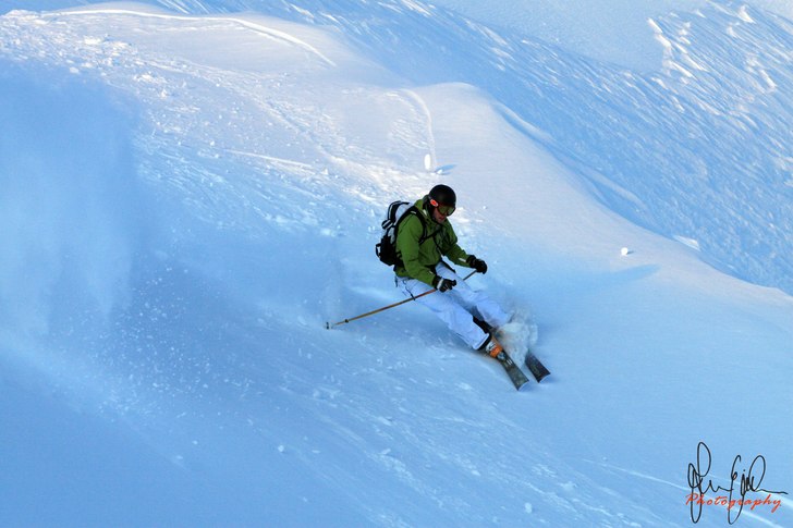 Sista åket på en grym dag för Catski.. Foto: Jonas Emilsson/www.jonasemilssonphoto.se. Åkare: Olle Svensson.