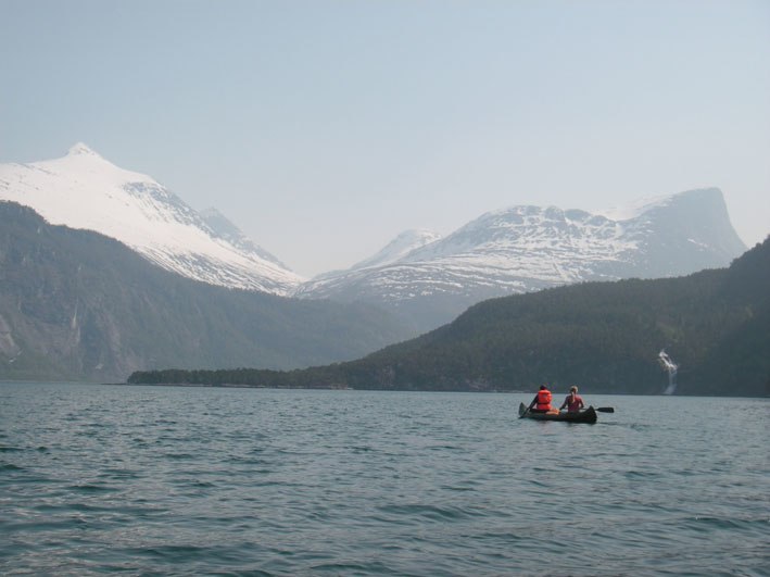 Kanottur längs fjorden. Foto: Jag!.
