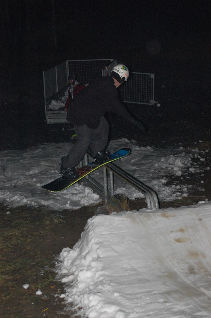 Fs board! i tyr kvälls session. Foto: Robin Swed. Åkare: Jens Almskog.