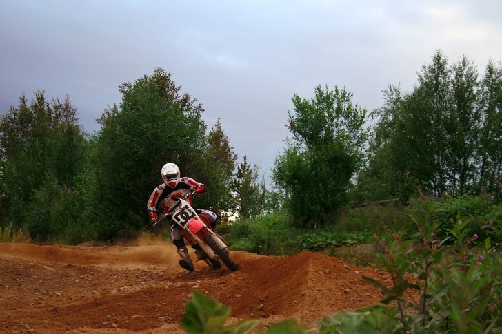 Vi Pekar Martin gasar. Foto: Adrian Frölund. Åkare: Martin Nilsson.