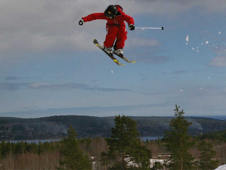 Anton högt över Sundsvall! Skönt Häng!!!. Foto: Daniel Roos. Åkare: Anton Björklund.