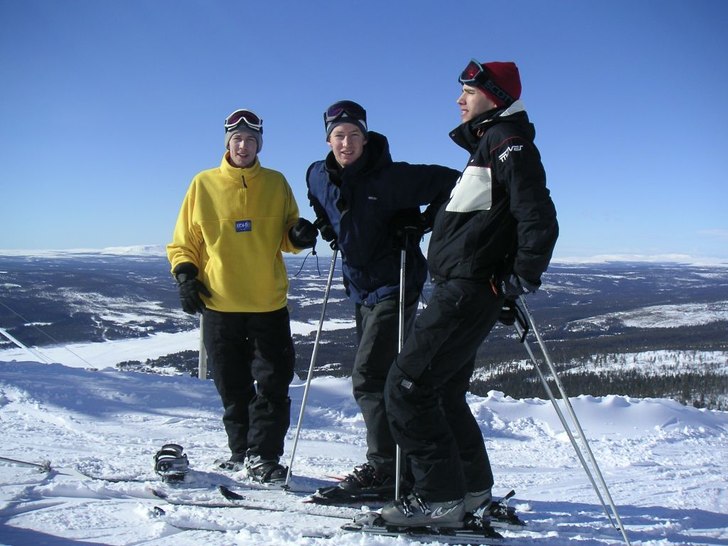 Utsikten från Hovärkens topp e allt annan än d�. Foto: Mattias Wondollek. Åkare: Christoffer Edkvist, Jon Werkander, Marcus Jansson.