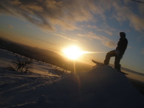 En kväll på toppen i Vemdalen efter att liftarna. Foto: Sanna Wikberg. Åkare: Hanna Sigland.