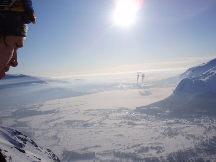 Utsikt över kirovsk i ryssland med mig i förgrun. Foto: Jonatan. Åkare: Jens Häggström.