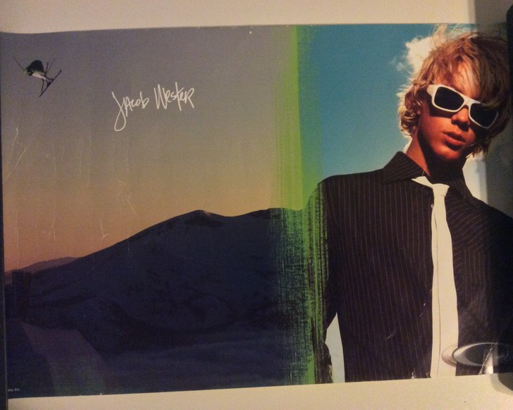 Städade rummet och hittade denna affisch i en gam.