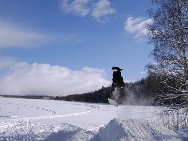 litet hopp hemma i banken. Foto: Jonas. Åkare: Adde.