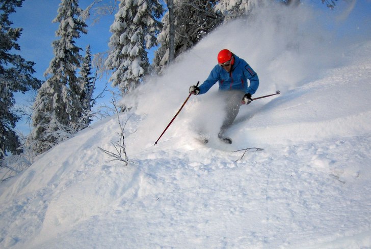 Kåbban ett litet berg med fin skidåkning !. Foto: Stefan Vikberg. Åkare: Fredrik Nordsvahn.