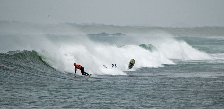 Surfvävling i Stavanger. måste varit skikkeligt . Foto: Björn Bonthron. Åkare: okänd.