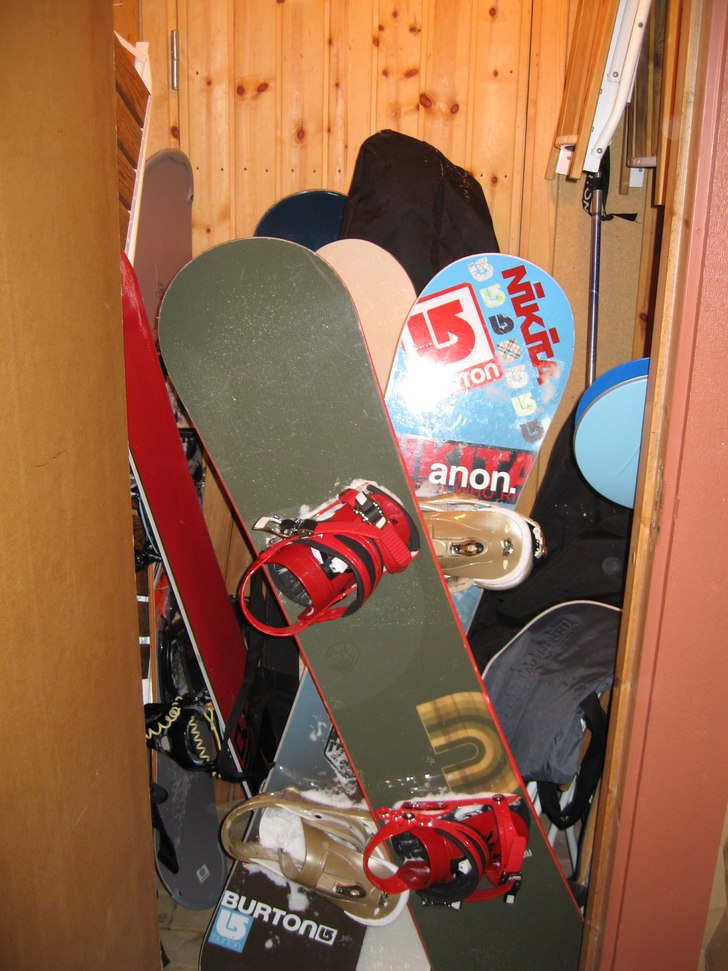 En bräda är grymt bra att ha om man går snowboa. Foto: Andrea carlsson. Åkare: Min bitch... yeah.