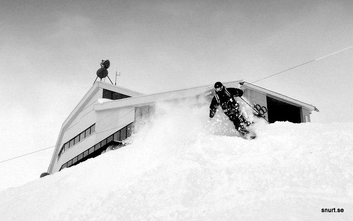 Tåget, upp, runda huset och du har runt 2 km lös. Foto: Petteri Koste. Åkare: Henrik Mideroos.