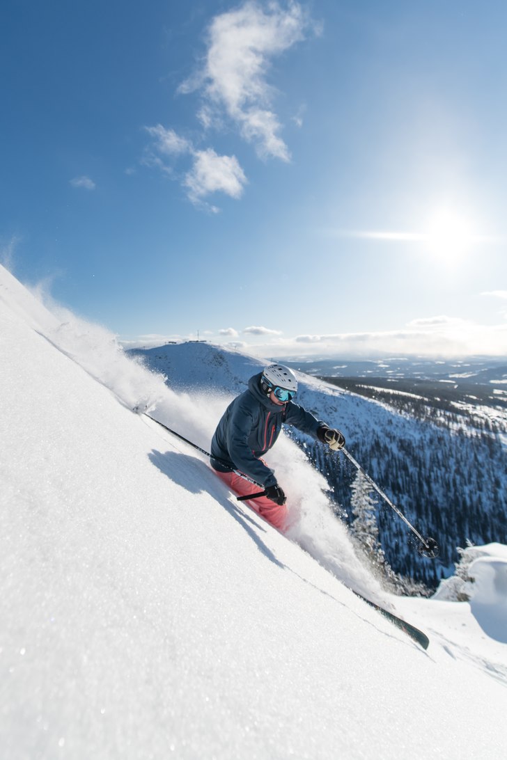 Offpisten på Skalsfjället med Hovdetoppen i bakg.