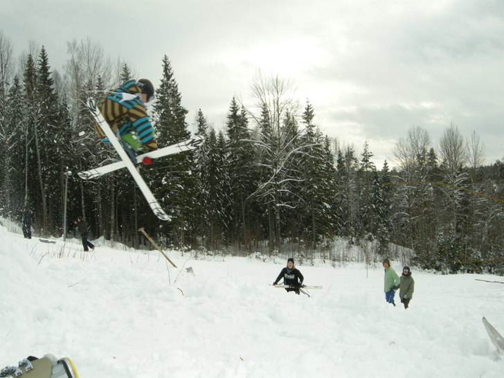 jag kör en mute 180 :) 

inte klippt eller redi. Foto: Hannes Aldsjö. Åkare: jag :).