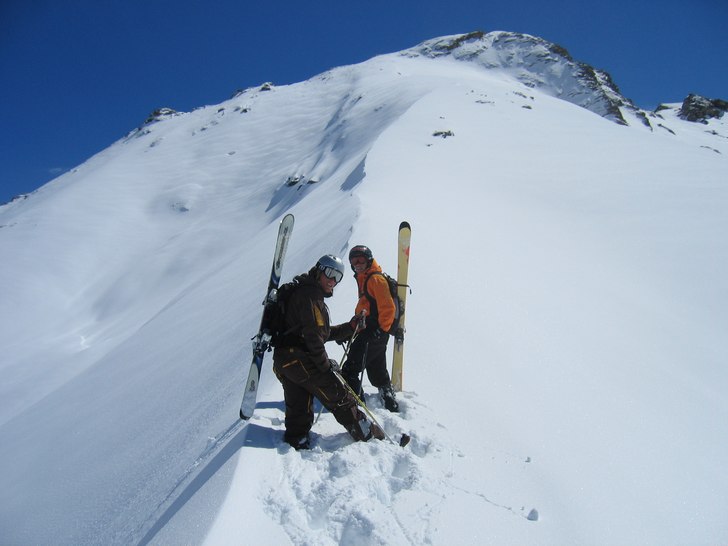 Vill man ha ett bra åk får man gå lite.. Foto: Jag. Åkare: Erik och Viktor.