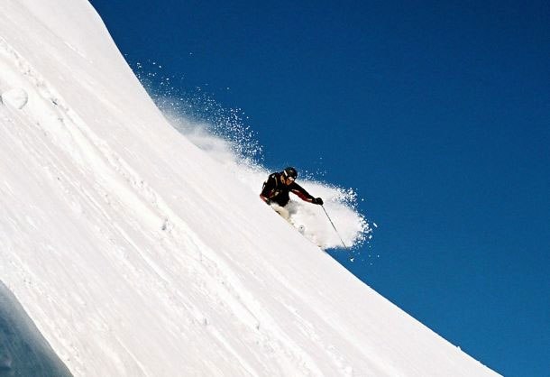 brorsan i brant puderåk:). Foto: David Hägg. Åkare: leo ekbom.