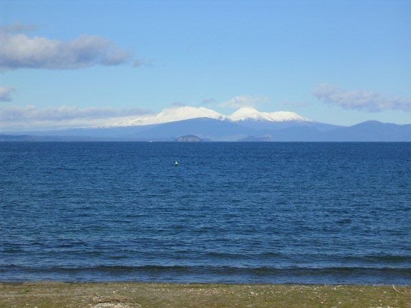 På väg genom Taupo emot bergen och snön.... Foto: Louise Montgomery.