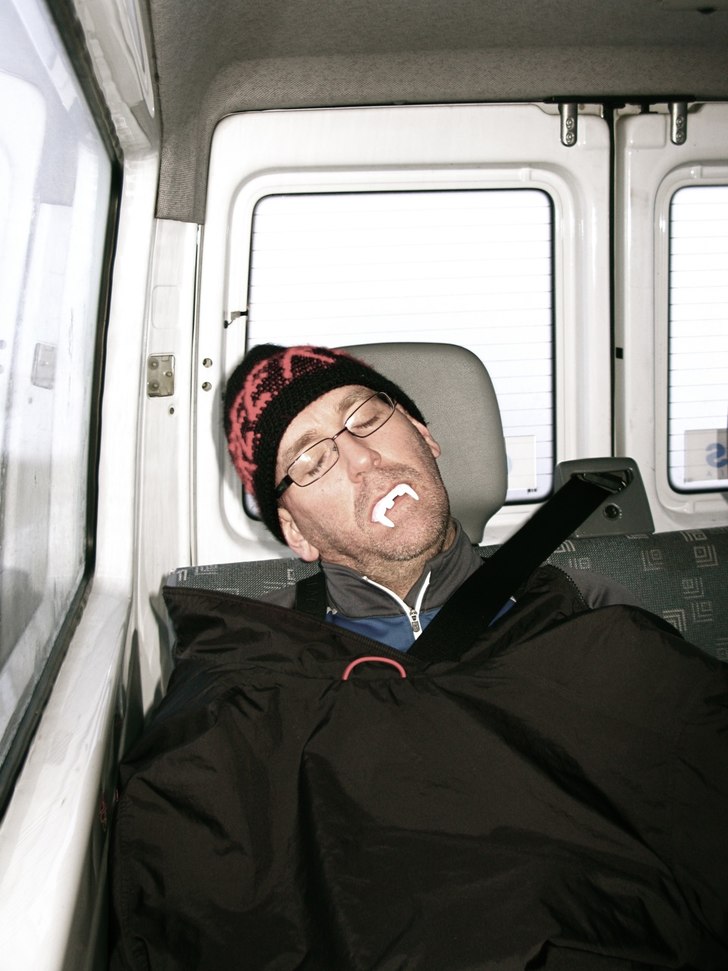 Foto: Johan Jonsson. Åkare: Chefsvampyr Niklas Allestig helt utpumpad efter en dag på Draculas slott..