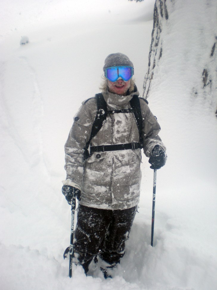 MYCKET snö... antagligen bästa puderdagen i mitt. Foto: Oskar Brandberg. Åkare: Jesper Tengvall.
