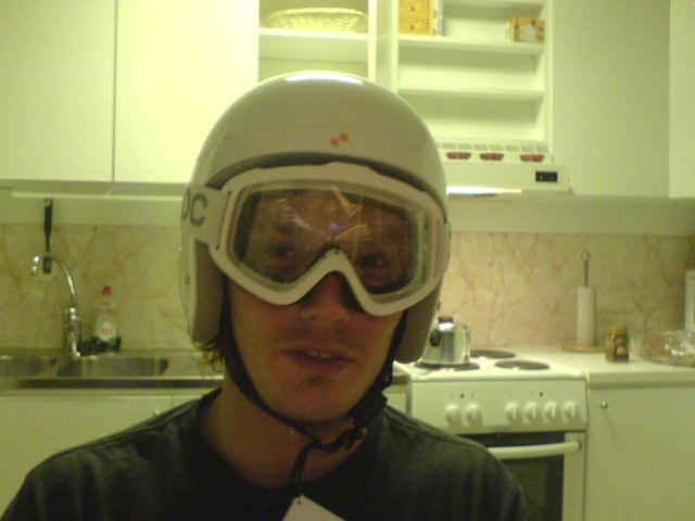 Tommy är mycket nöjd med sin nya sponsor, P to t. Åkare: Tommy the Tank.