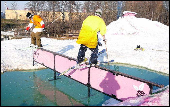 Jag och Linus lekte i vårslasket.. Foto: Daniel Lebréus. Åkare: Gustav Frändfors och Linus Strevin.