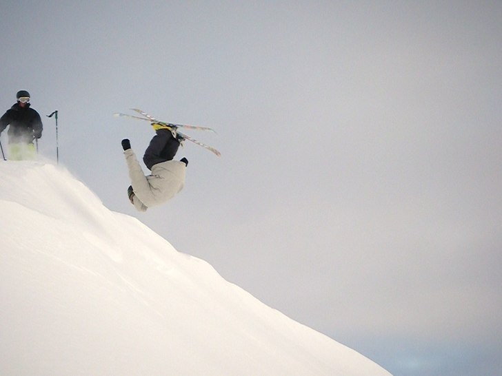 frontflipp ut från en hängdriva. Foto: pappa. Åkare: Jesper Olsson (jag).