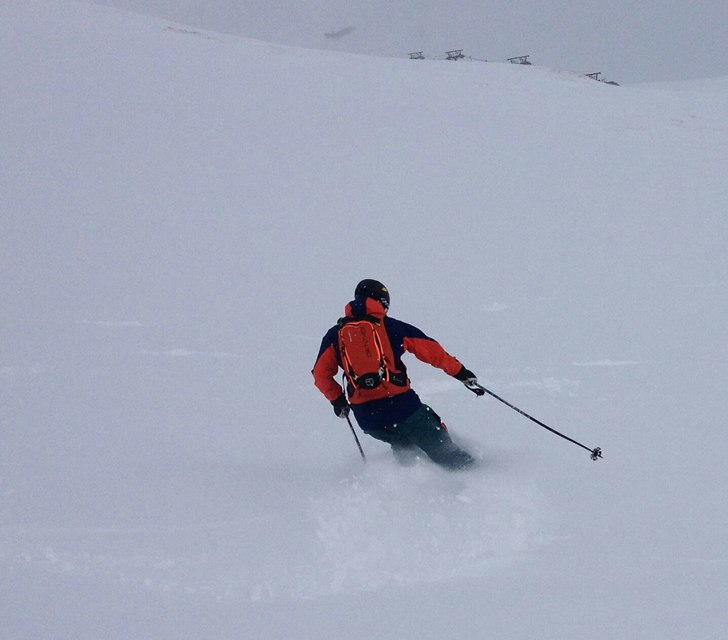 Johan plöjer ner i dalen..