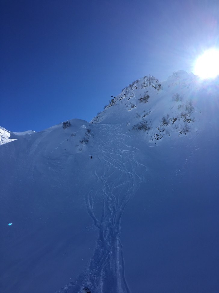 Alternative slope over the Abiga Ridge into Alpika. Foto: Anders Brandt.