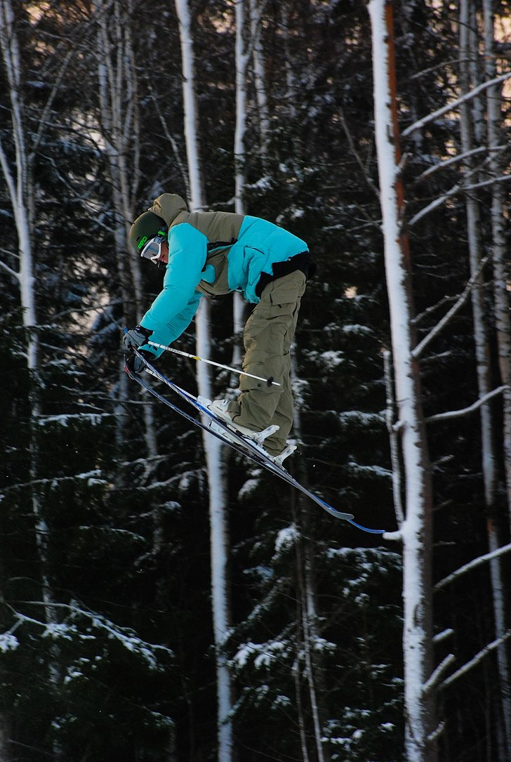Johan Backman kör latsbil i Kungsbergets hopp!. Foto: Simon Lindberg. Åkare: Johan Backamn.