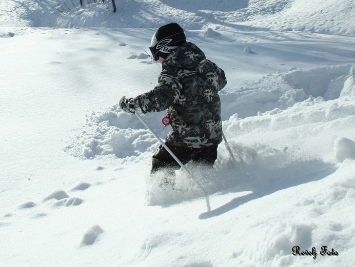 Oskars första dag i puder. Foto: Niklas Revelj. Åkare: Oskae Revelj 4 År.