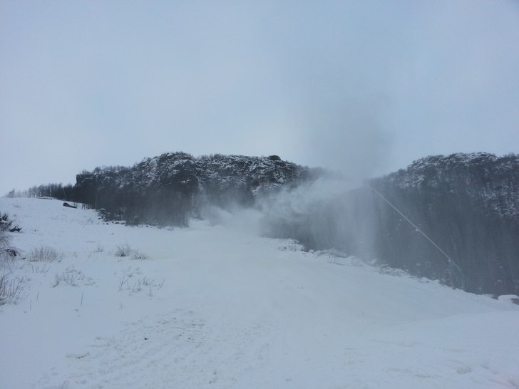Snøproduskjon i nederste trekk!
Snø lages for ha.