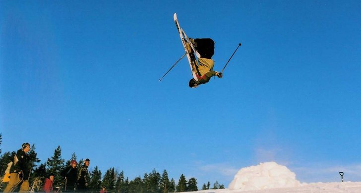 Backflip i mini hopp. Foto: Lucas Lindh. Åkare: Jens Nyström.