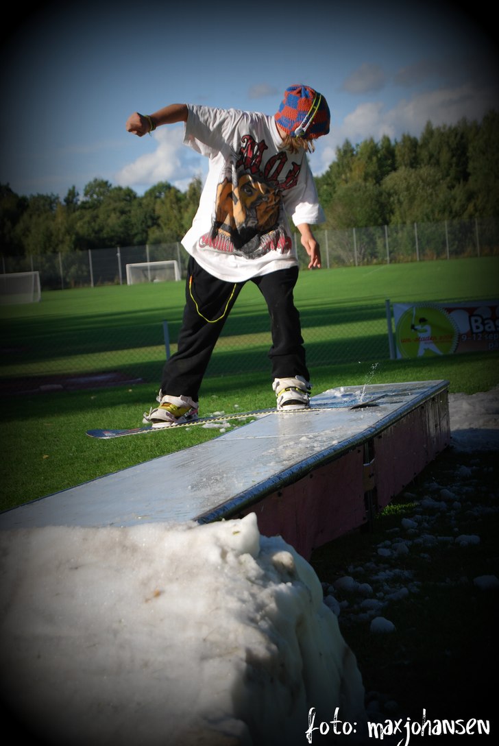 sommar session vid billingehov :). Foto: max johansen. Åkare: oscar sundell.