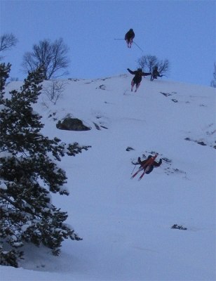Jeg dropper en klippe på 10-15 meter!. Foto: www.tollmuth.com. Åkare: Ove Nestvold.