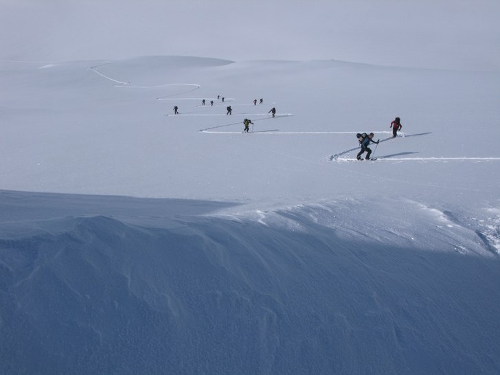Ski Touring med Ruedi Beglinger, Selkirk Mountain . Foto: Ruedi Beglinger. Åkare: Martin Hansson, Eva Hansson m.fl.