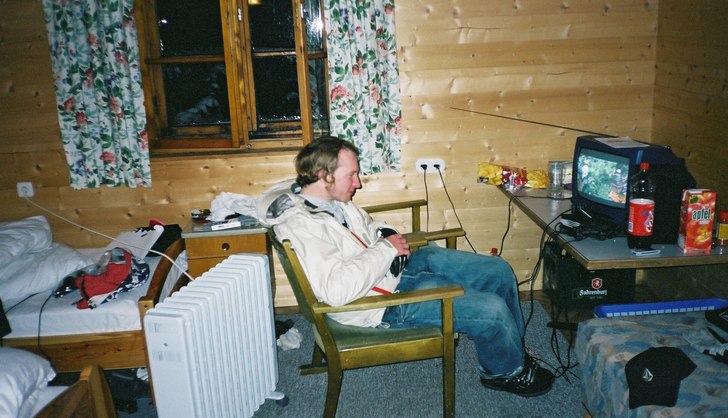 Hank kollar på hajar som egentligen är krokodile. Foto: Therése. Åkare: Hank.