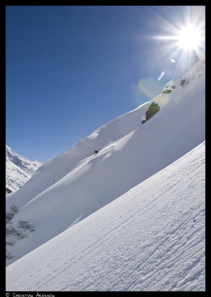 Peter leker sig ner mot dalens längsta transport . Foto: Christian Åkesson. Åkare: Peter Andersson.