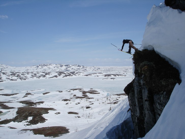 walking over the edge... Foto: niklas Eriksson. Åkare: carl Nordin.