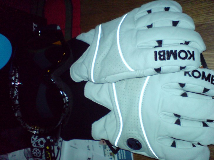 nya hanskar typ Jon olsson pro modell el nå. Foto: jag.