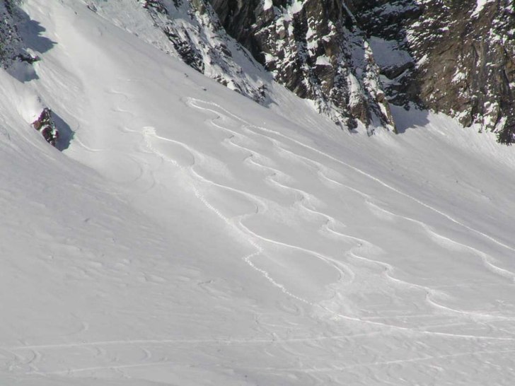 Skönt att traska... Kul att lämna spår som alla. Foto: Magnus Almqvist. Åkare: Från vänster (skiers left): Magnus Almqvist (skidor), Christian Green (skidor), Johan Green (bräda).