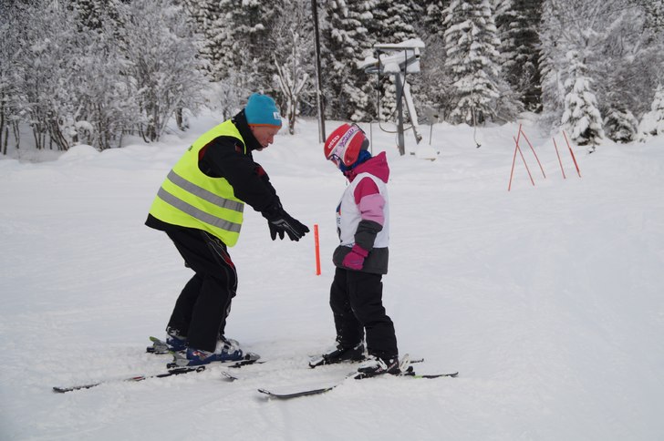 Kveldskøyring og skiskule med open Fjellheis J de.