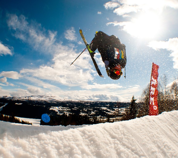 Slänger ut en FET Backflip :). Foto: Robin Todor. Åkare: Jonas Rönnblad.