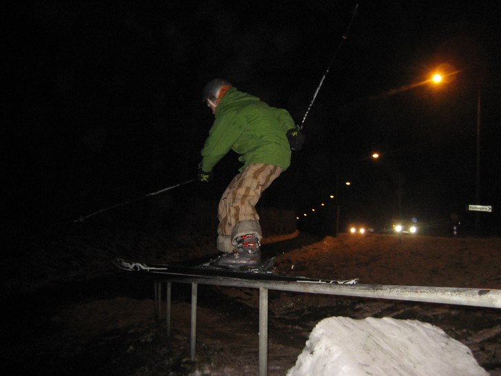 Lite handrail. Foto: Victor Olaisen. Åkare: Tobias Eklund.