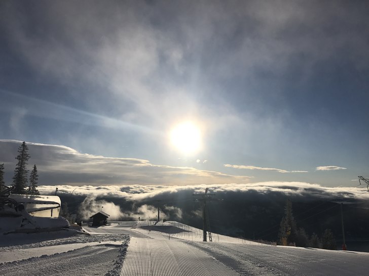 Solen titter frem!
Det har kommer ca 3 sm snø i n.