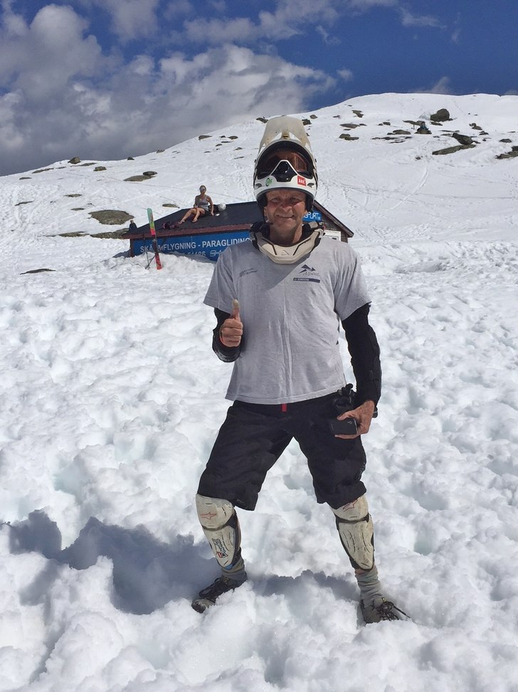 Tompa Eriksson  
midsommar 2015 i åre DH cykling.