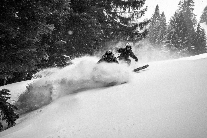 Skogsshredd på väg ned till bäckfåran. Foto: Axel Adolfsson.
